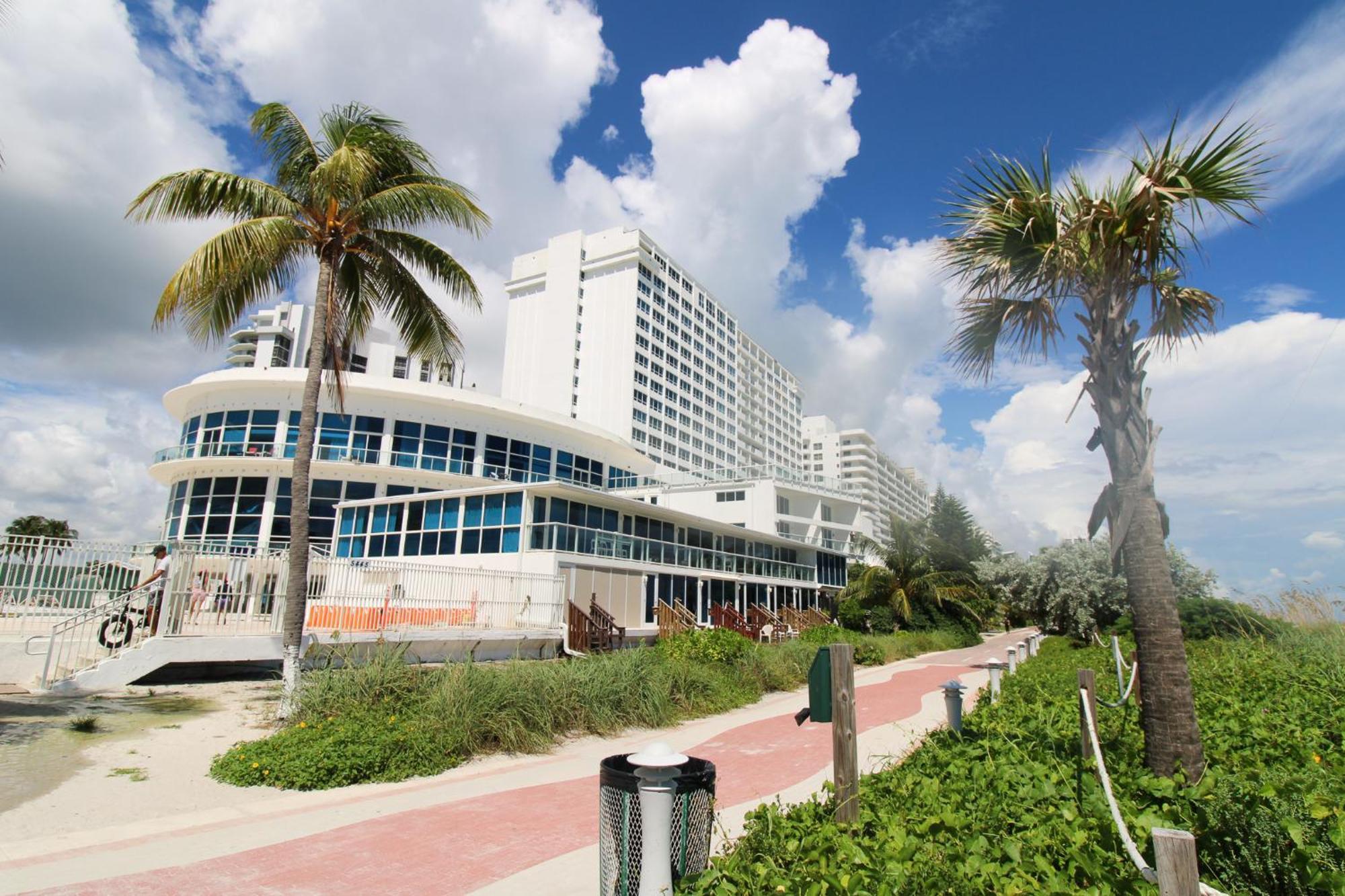 Castle Pavillon 8 Beachfront - Private Beach Access Loft With 2-Story, Pool, Tennis, Free Parking Access Miami Beach Exteriör bild