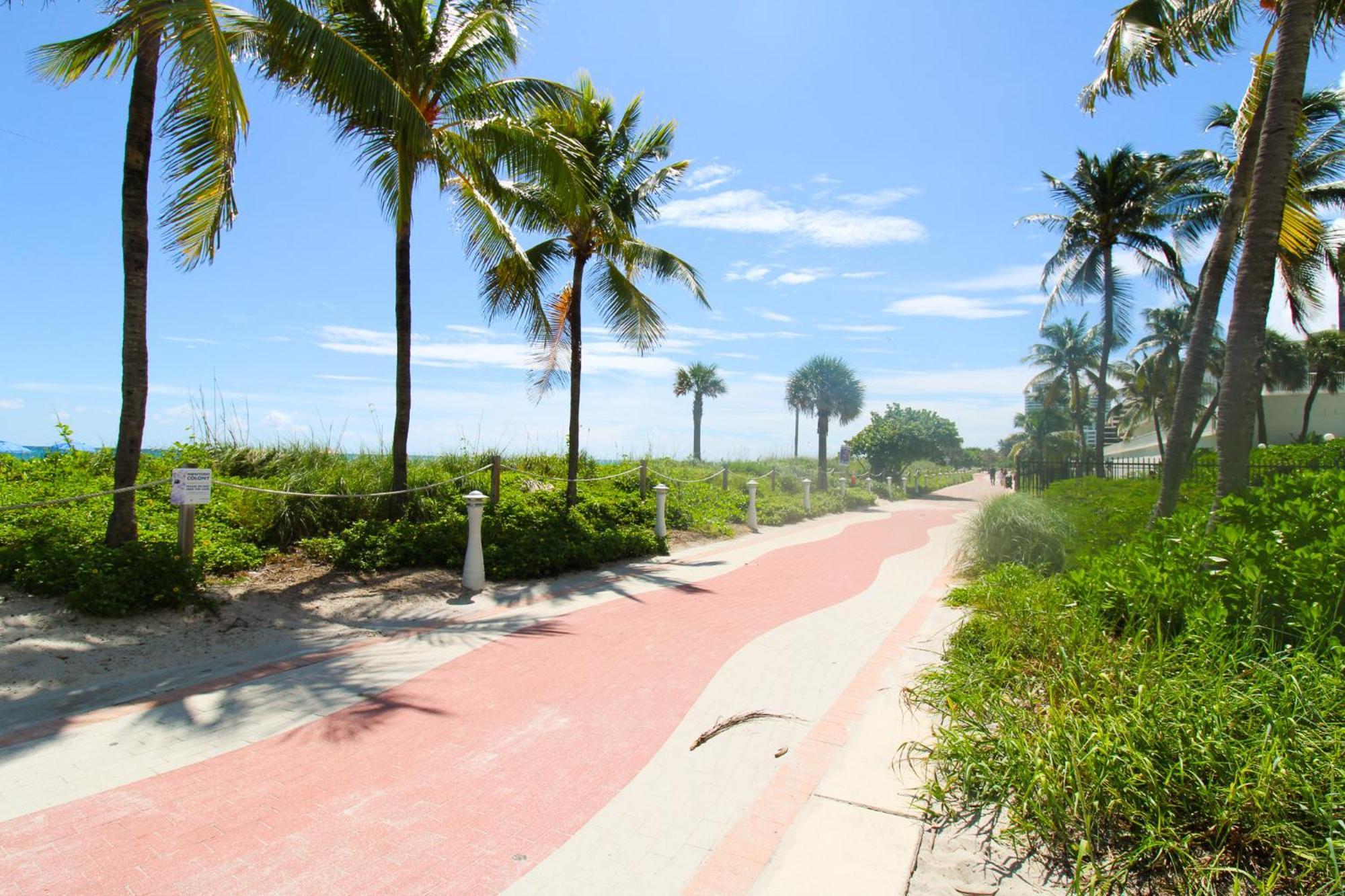 Castle Pavillon 8 Beachfront - Private Beach Access Loft With 2-Story, Pool, Tennis, Free Parking Access Miami Beach Exteriör bild