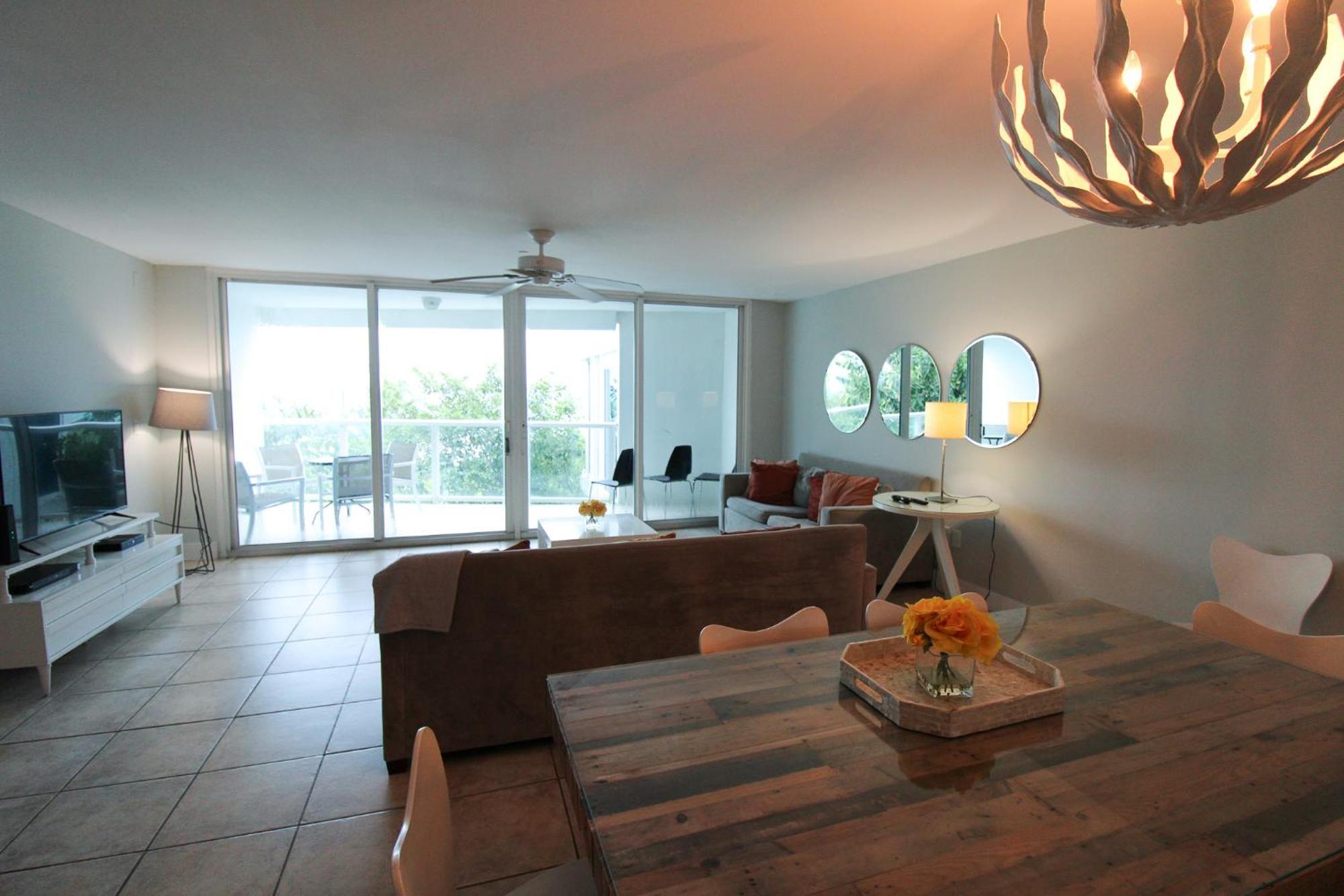 Castle Pavillon 8 Beachfront - Private Beach Access Loft With 2-Story, Pool, Tennis, Free Parking Access Miami Beach Exteriör bild