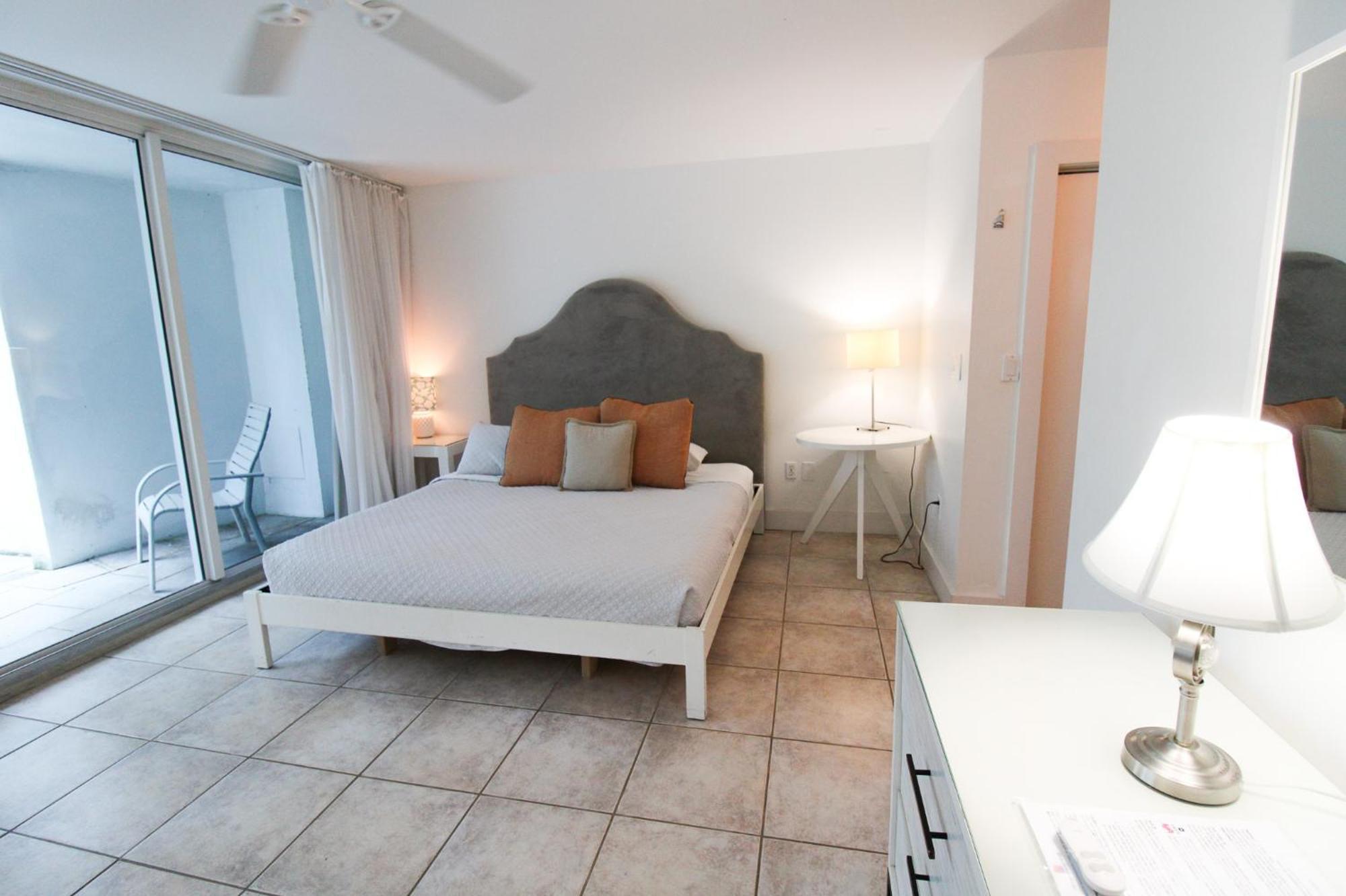 Castle Pavillon 8 Beachfront - Private Beach Access Loft With 2-Story, Pool, Tennis, Free Parking Access Miami Beach Exteriör bild