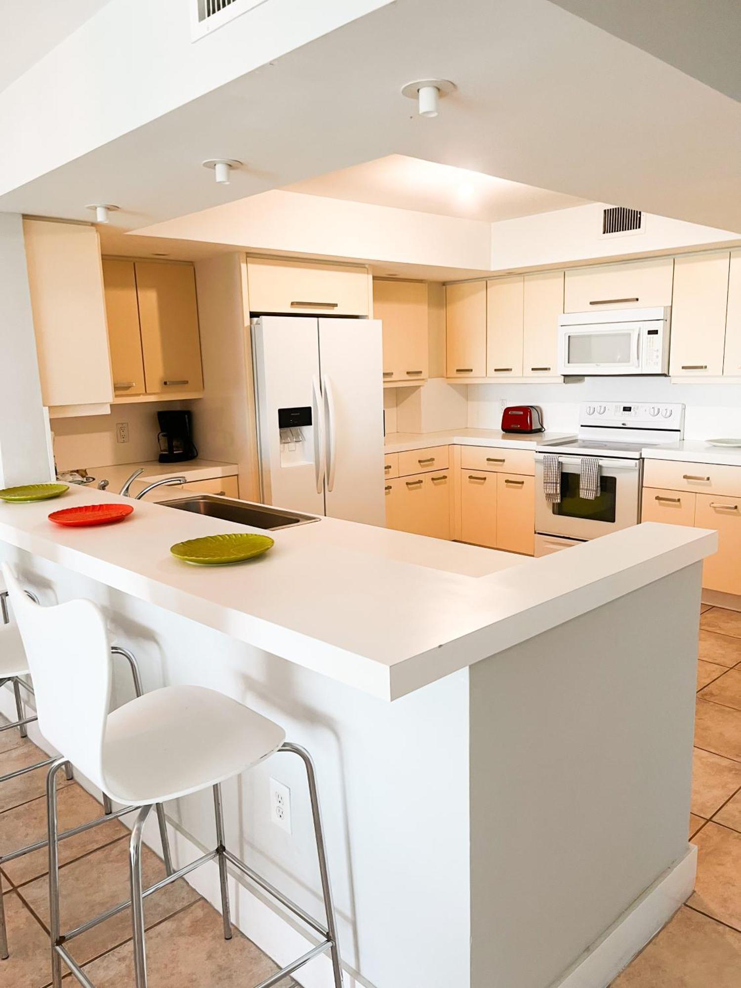 Castle Pavillon 8 Beachfront - Private Beach Access Loft With 2-Story, Pool, Tennis, Free Parking Access Miami Beach Exteriör bild